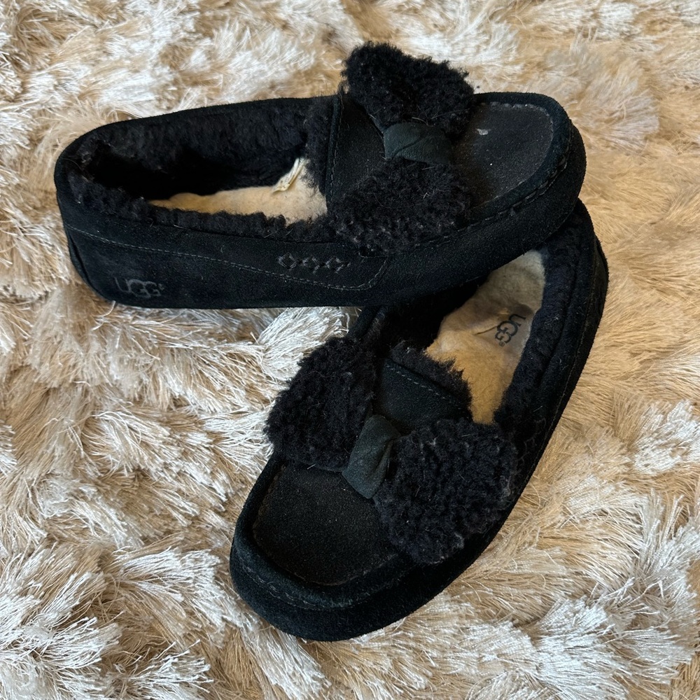 Women's black UGG moccasin. Size 6